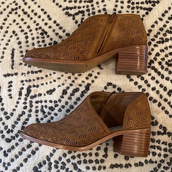 1.State IDDAH perforated brown suede cutaway booties sz 8M/38 - Picture 7 of 10